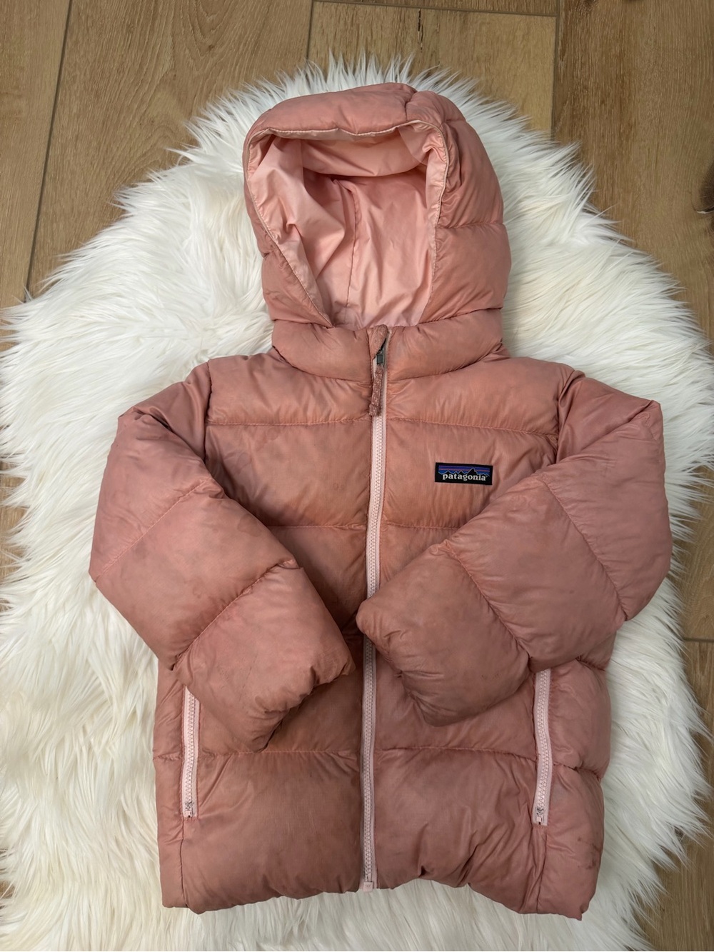 Patagonia Kids Hooded Hi Low Jacket in Dusty Rose Size 4T